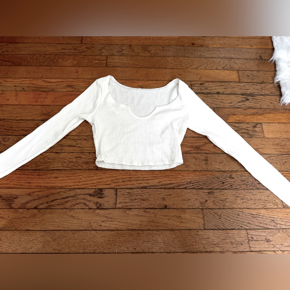 super cute white long sleeve crop top from edikted